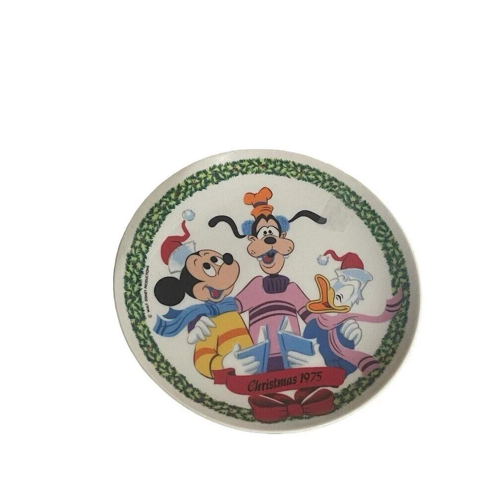 Vintage 1975 Schmid Walt Disney's Christmas Plate Mickey Goofy Donald 7.5